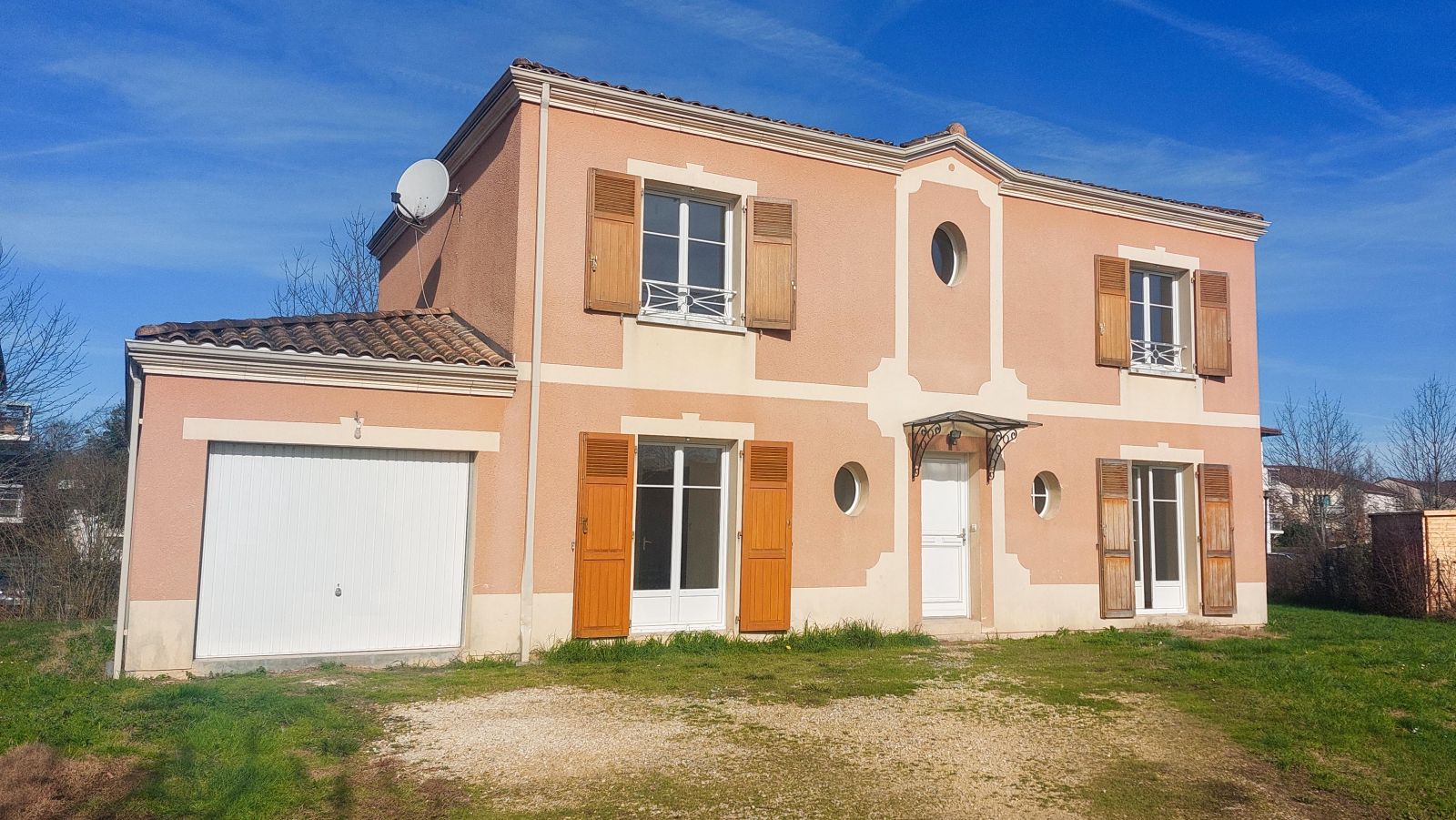 An interesting property for sale close to the centre of Bergerac and its airport